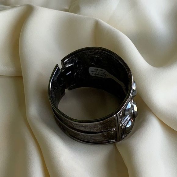 Kenneth Jay Lane cuff - Picture 3 of 6